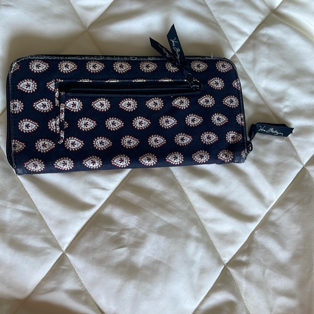 Free Vera Bradley wallet with pocketbook purchase